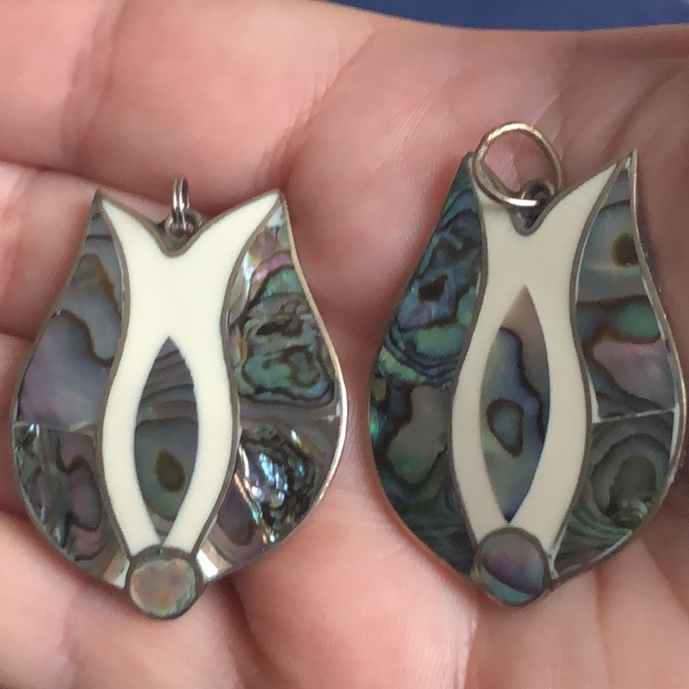 Pair of Mexican Alpaca silver and abalone shell pendants/earrings. - Picture 5 of 5